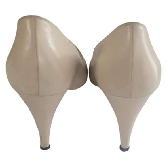 Bruno Magli Women's Vintage Leather Peep Toes Cream Made in Italy Heels Sz 6 - Picture 2 of 9